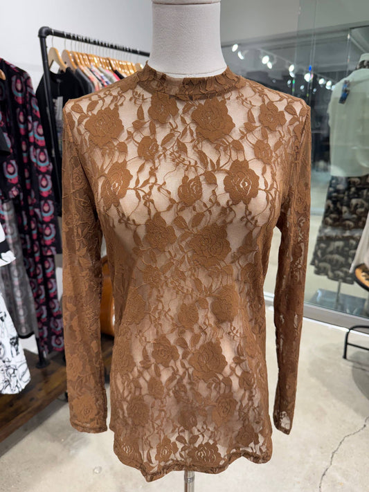 LACEY: MESH TOP