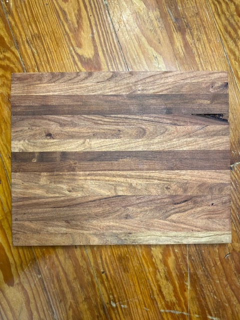 Small CLASSIC CUTTING BOARD 1