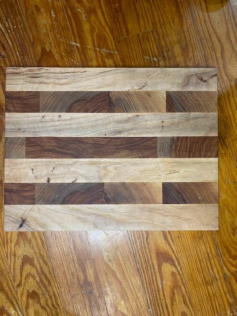 Medium CLASSIC CUTTING BOARD 1