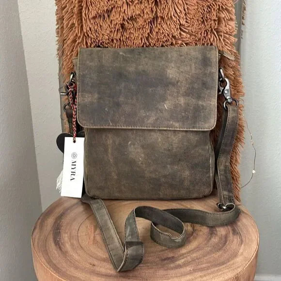Myra- Mountain Heights Messenger Bag
